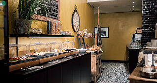 Frühstück_Lemon_BlueCityHotel_Zimmer_Baden_Brunch