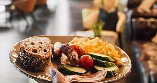 Frühstück_Lemon_BlueCityHotel_Zimmer_Baden_Brunch