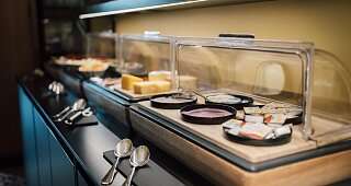 Frühstück_Lemon_BlueCityHotel_Zimmer_Baden_Brunch