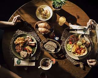 Frühstück_Lemon_BlueCityHotel_Zimmer_Baden_Brunch