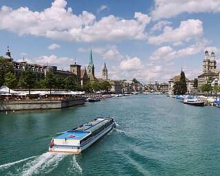 Stadt Zuerich Limmat Muenster