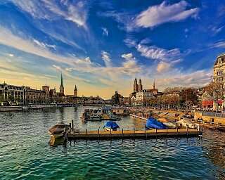 Stadt Zuerich Limmat Muenster