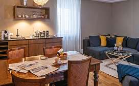 Blue City Hotel The Apartment Wohnraum Kamin